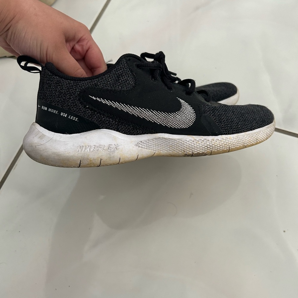 Women’s Size 9.5 Black and White Flex Sneakers